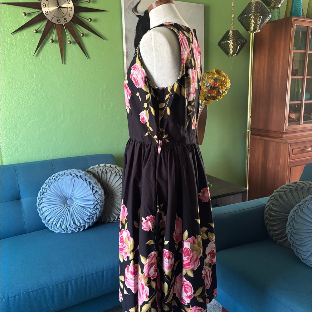 Pinup Dress - Picture 4 of 6